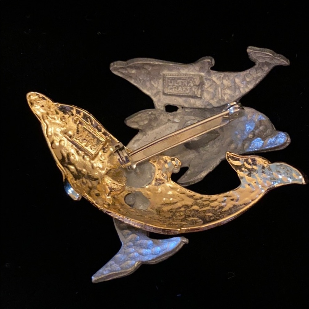 Ultra  Craft brooch Dolphins swimming - Picture 3 of 3